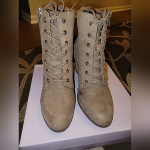 Madden Girl Dark Taupe heeled round toe bootie size 8.5